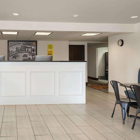 Super 8 By Wyndham Portland/Westbrook Area Otel Dış mekan fotoğraf