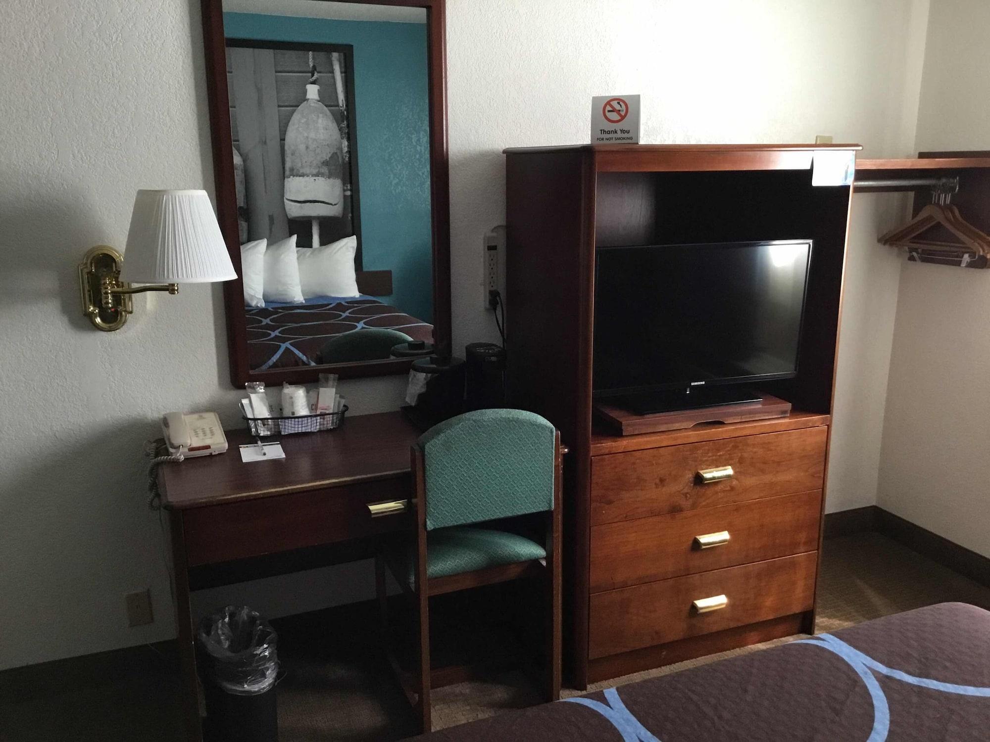 Super 8 By Wyndham Portland/Westbrook Area Otel Dış mekan fotoğraf