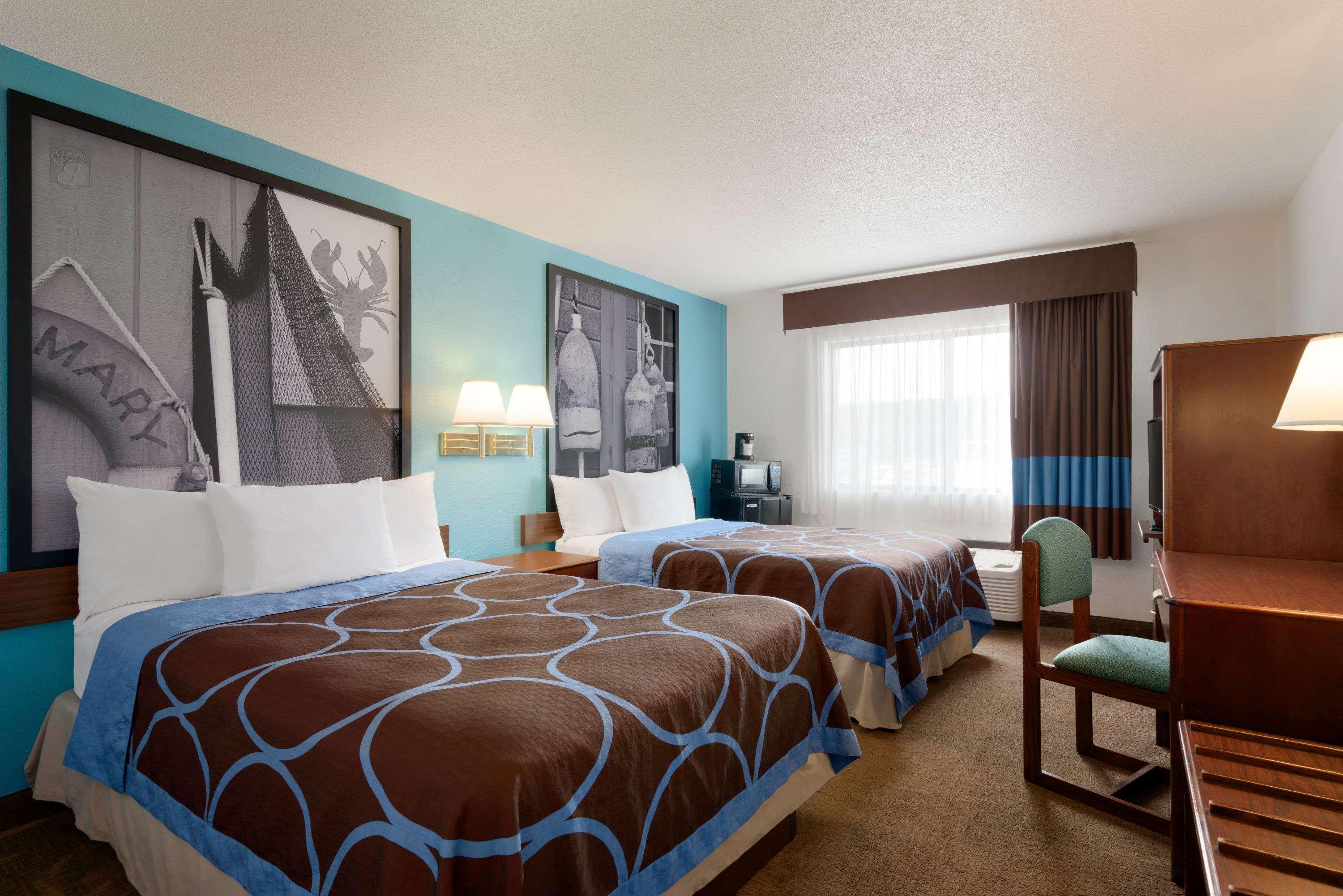 Super 8 By Wyndham Portland/Westbrook Area Otel Dış mekan fotoğraf
