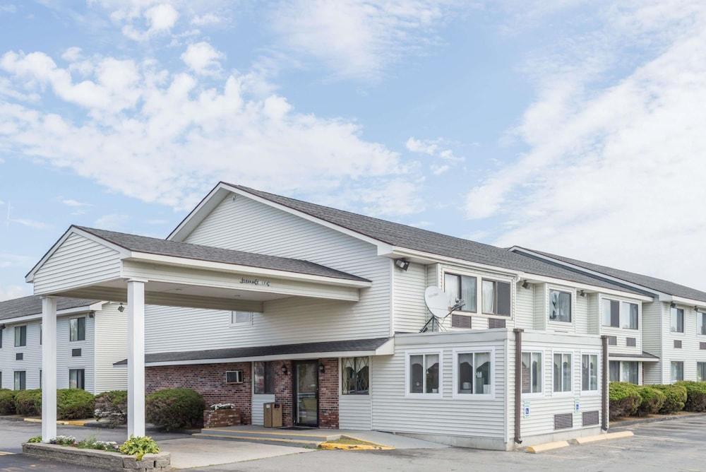 Super 8 By Wyndham Portland/Westbrook Area Otel Dış mekan fotoğraf