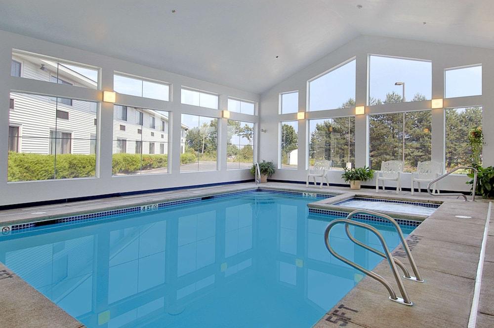Super 8 By Wyndham Portland/Westbrook Area Otel Dış mekan fotoğraf