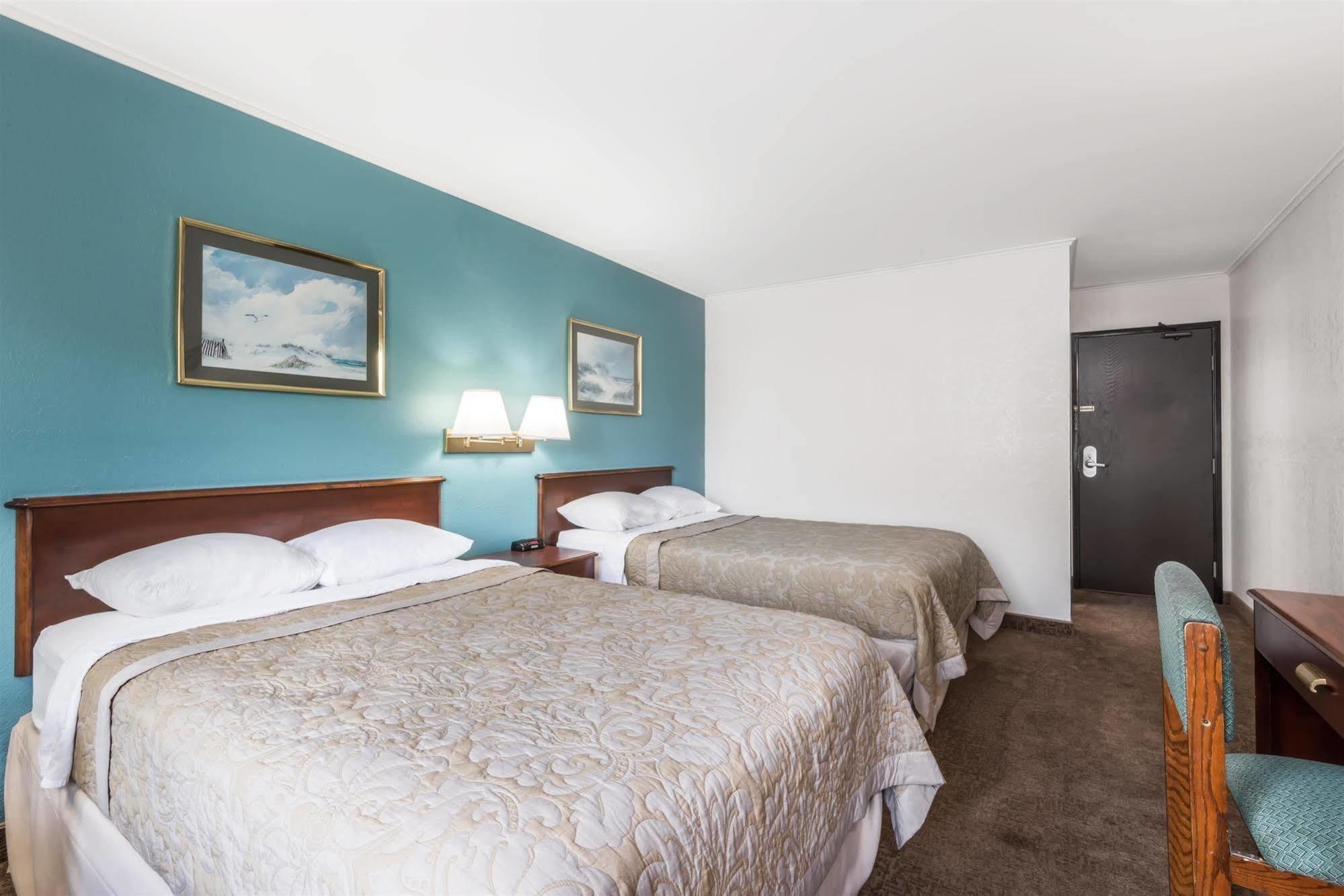 Super 8 By Wyndham Portland/Westbrook Area Otel Dış mekan fotoğraf